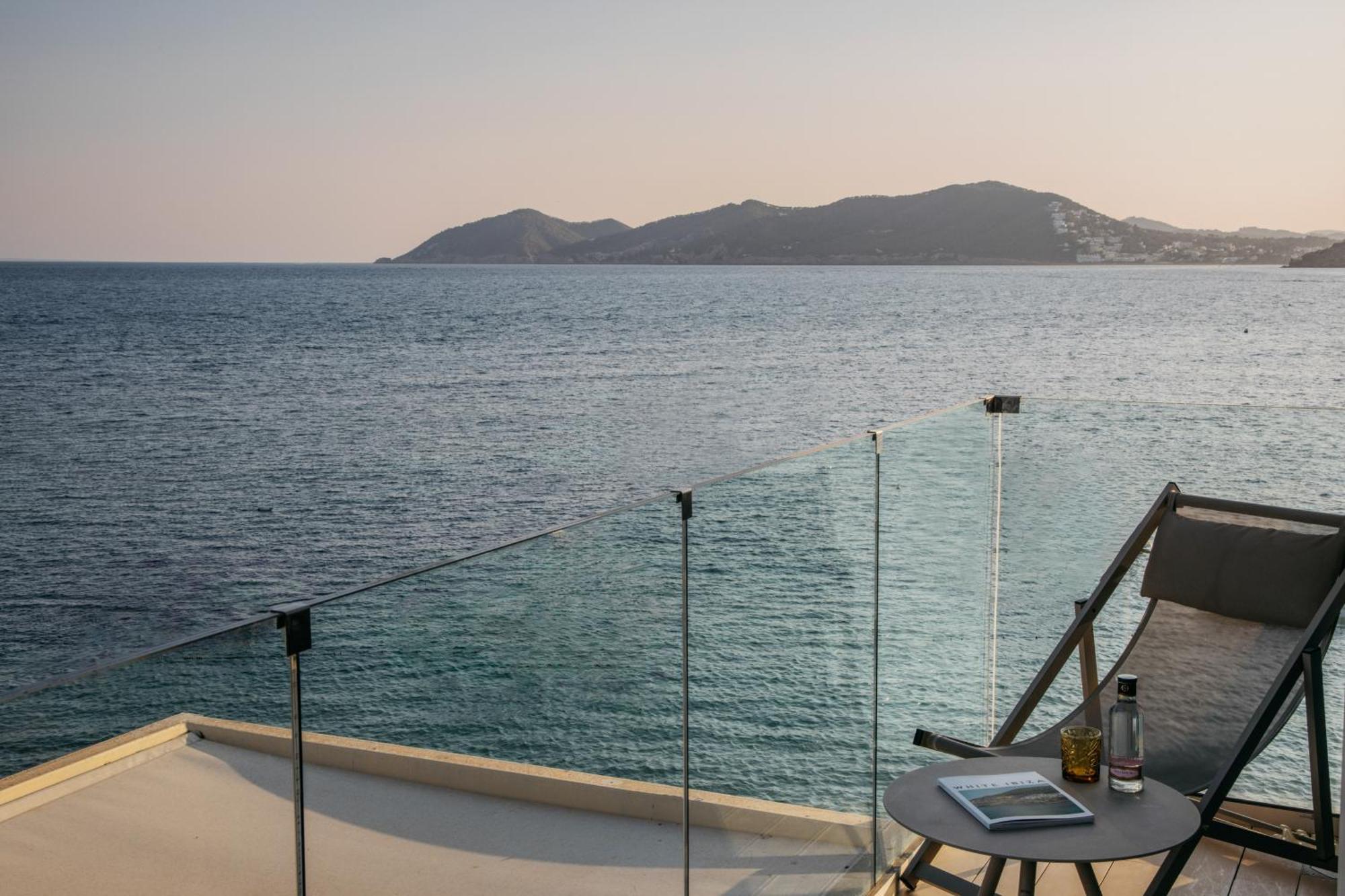 Me Ibiza - The Leading Hotels Of The World Santa Eularia des Riu Exterior photo